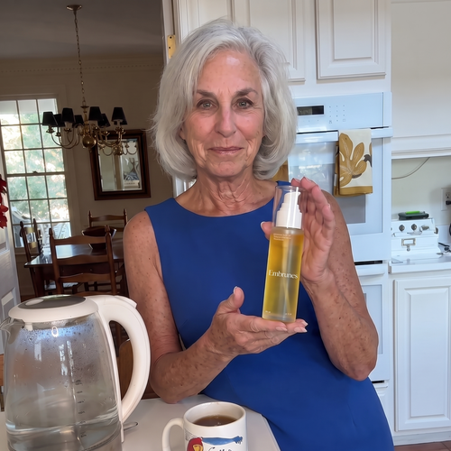 Mariell F. avec son flacon Embrunes